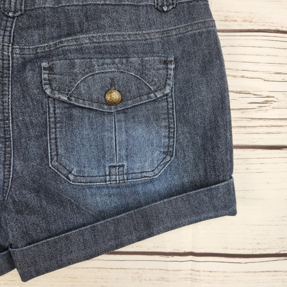 One 5 One Denim Woman's Shorts Size 4 Decorative Adorable Buttons - Picture 5 of 8